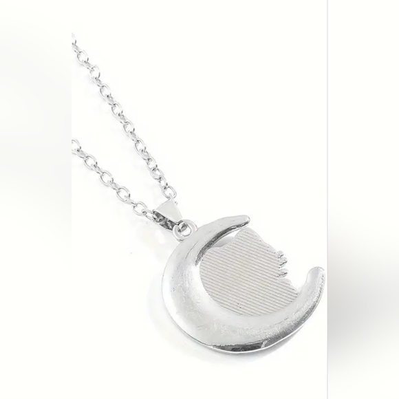 Hello Kitty Necklace - Picture 6 of 6